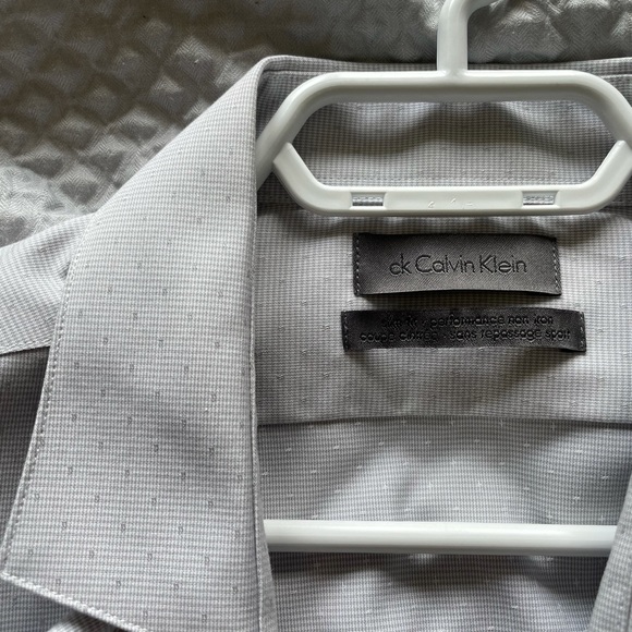 Calvin Klein Men’s button down - Picture 2 of 2